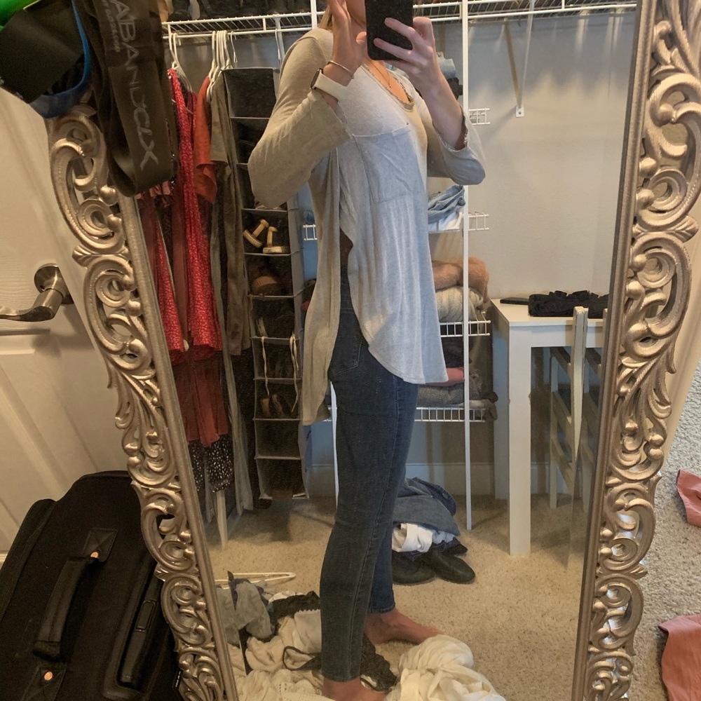 Grey 3/4 sleeve flowy shirt